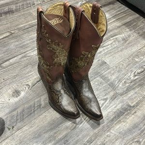 Women python boots size 7